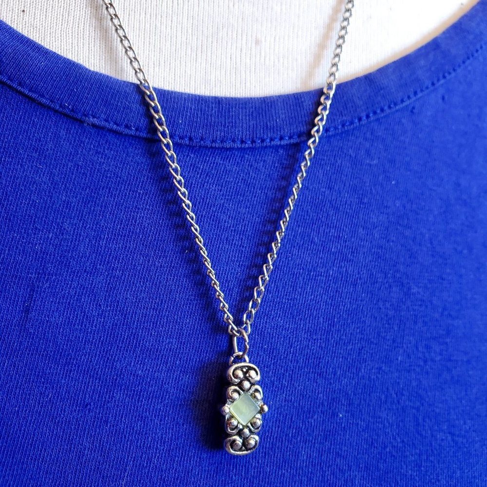 20" Silver Tone Western Style Pendant Necklace NWT